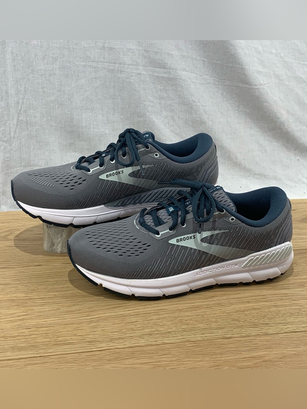 *NEW* Brooks Addiction GTS 15 Women’s Size 10 D (WIDE) Gray Walking Shoes